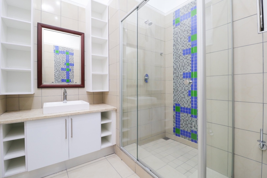 8 Bedroom Property for Sale in Reebok Western Cape